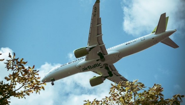  airBaltic     