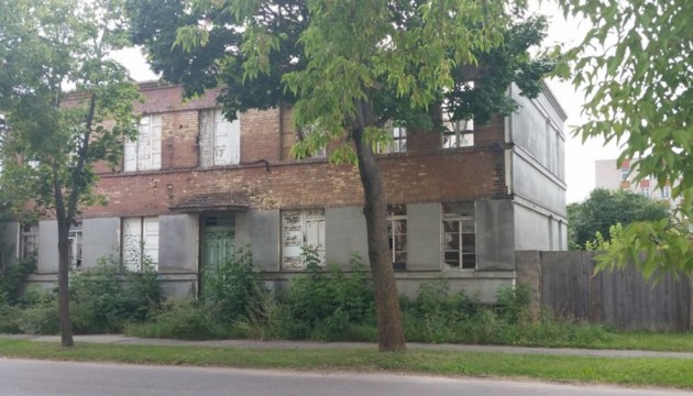 «…Наделали много шума, всех котов разогнали и огород помяли»