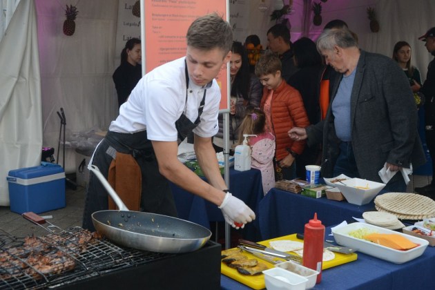 Street Food:        ()