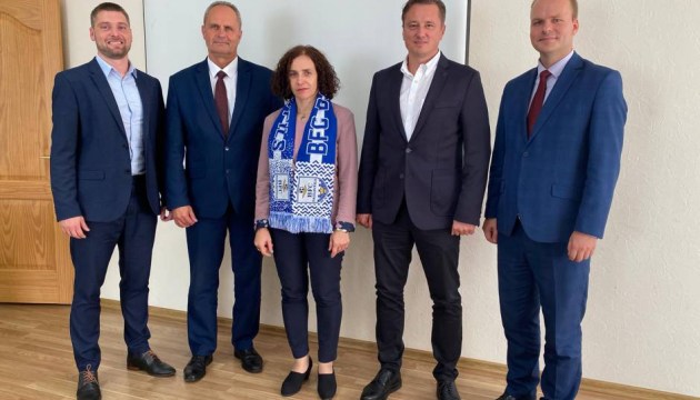 ������� ����������� ������������ � ������� � ���������� �������������� ���������� ��������