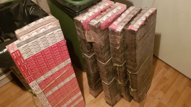 В грузовых поездах и машине нашли более 300 тысяч сигарет