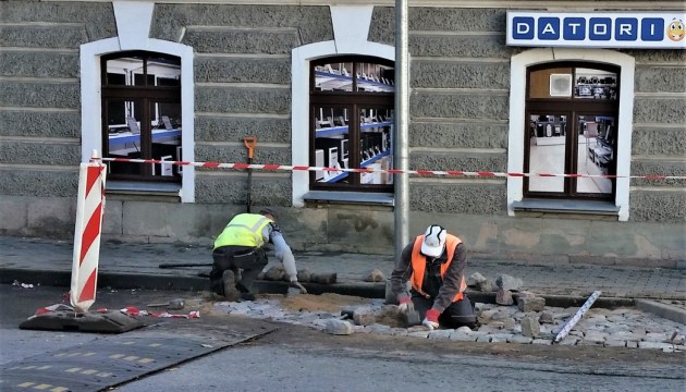 Гарик и колотый гранит