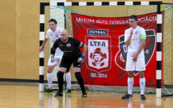 «Локомотив» отыгрался с 0:3 и разгромил «Саласпилс»