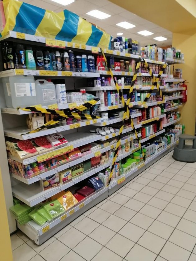 Латвийцы делятся впечатлениями от посещения магазинов в выходной день (ФОТО)