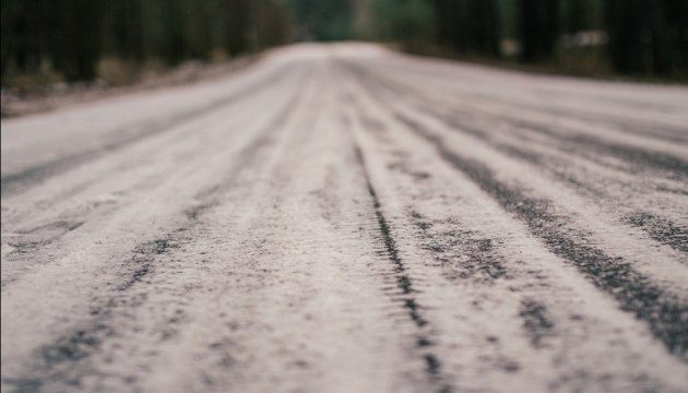Будьте предельно осторожны: на дорогах лед!
