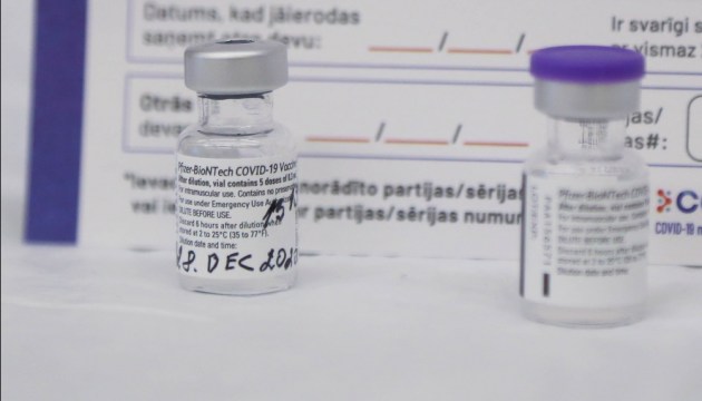 Получено 1170 доз Pfizer и 14 400 - AstraZeneca. Выбрать вакцину самому по-прежнему нельзя
