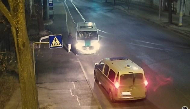 Полиция самоуправления: ночью на улице найден пожилой человек с проблемами здоровья