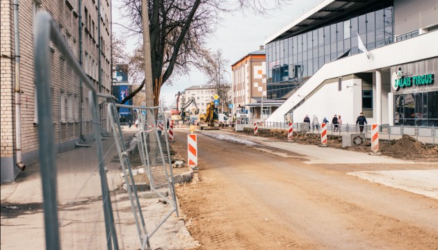 К сведению водителей: на ул. Циетокшня временно изменится схема движения