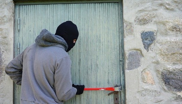 За ограбление в Прейли задержаны даугавпилчанин и житель Резекне