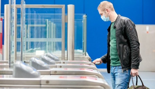 Опять последние? Латвия, похоже, введет зеленые сертификаты для путешествий позже всех в ЕС