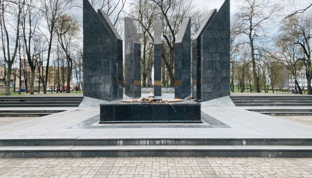 9 мая в Даугавпилсе: оштрафуют ли за возложение цветов?