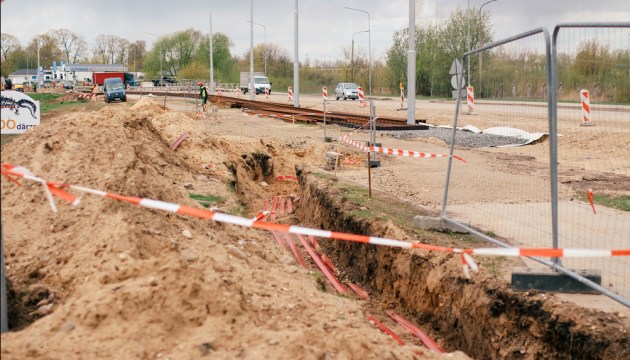 Реновация улицы Циетокшня: уже положили новые рельсы