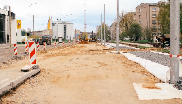 Реновация улицы Циетокшня: уже положили новые рельсы
