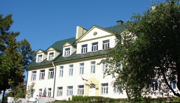 Продается школа, «занедорого»...
