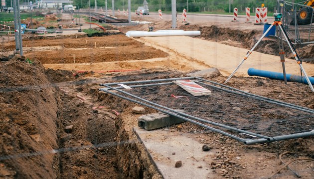 Реновация ул. Циетокшня: новые рельсы практически уложены