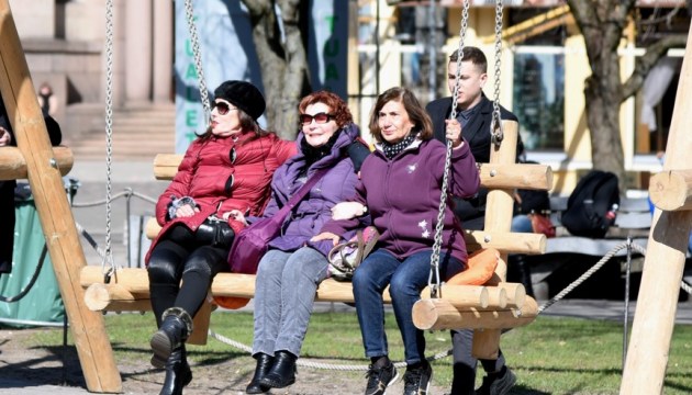 На Лиго на площади хотят установить качели
