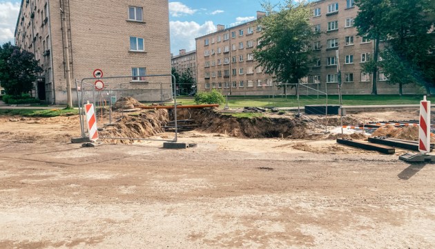 Реновация ул. Циетокшня: рельсы от проезжей части решили не отделять
