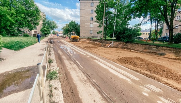 Реновация ул. Циетокшня: рельсы от проезжей части решили не отделять