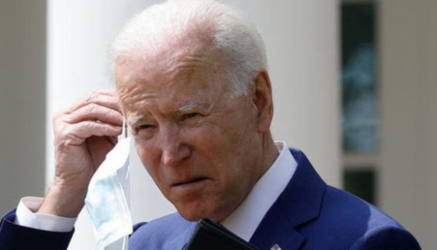 Самолет президента США был задержан... цикадами