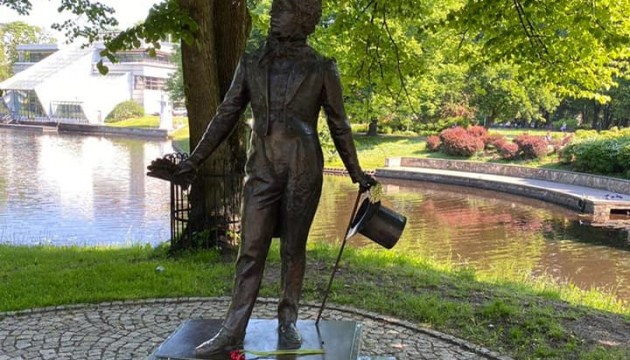 «Дремучее невежество» у памятника А. Пушкину в Риге