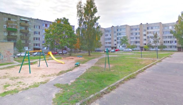 «Мальчик кидается камнями, девочка – бьет палкой по голове»
