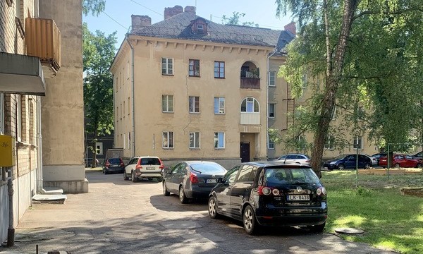 Зачем бабушке платить за автостоянку?