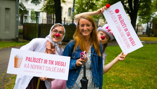 Ежегодная благотворительная кампания докторов-клоунов продолжается: поддержите детей в латвийских больницах