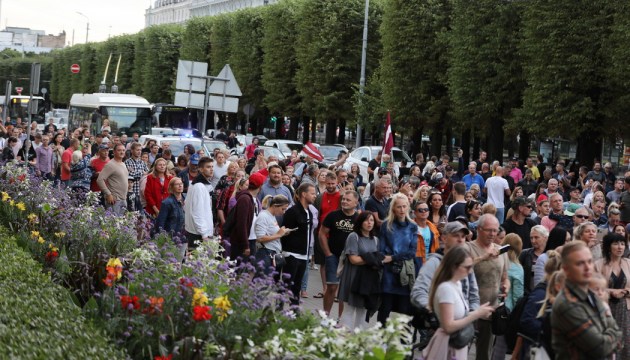 Вчера в столице на акцию протеста собрались сотни латвийцев