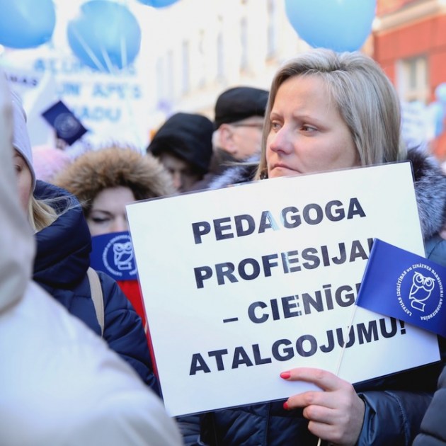 Зарплаты латвийских учителей - одни из самых низких среди стран ОЭСР