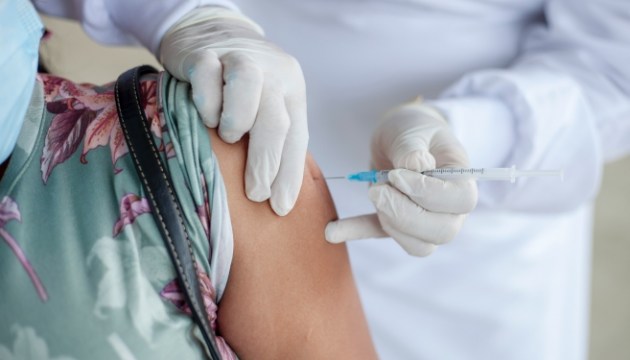 Кому рекомендуется дополнительная доза вакцины от Covid-19