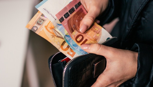 Как перевести деньги родным или друзьям и не вызвать вопросов у СГД