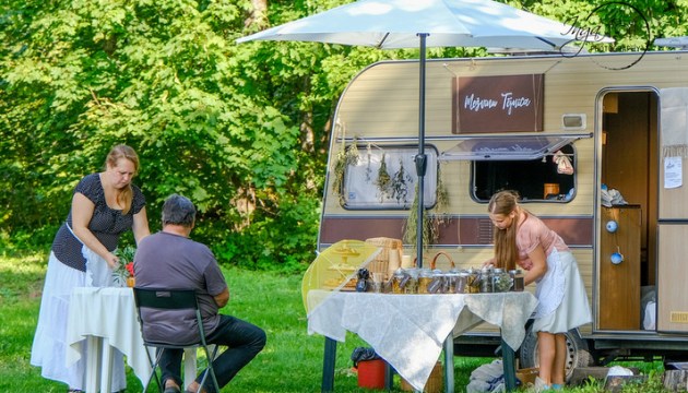В Краславе пили чай и угощались вкусностями