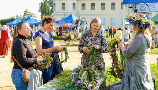 В Краславе пили чай и угощались вкусностями
