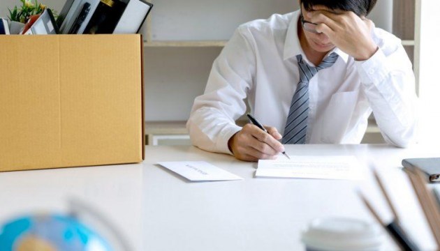 Из-за обязательных взносов соцстрахования предприятия начинают увольнять сотрудников