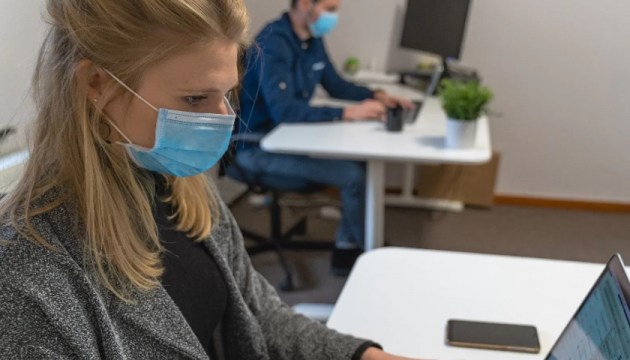 Начата проверка по факту попытки учительницы купить Covid-19 через газету
