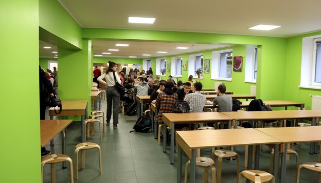 В понедельник снова начнут тестировать учеников 4-12-х классов 