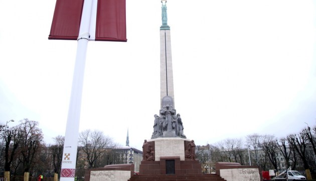В День Лачплесиса латвийцев просят остаться у телевизоров