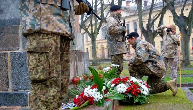 В День Лачплесиса в Даугавпилсе – лишь возложение цветов