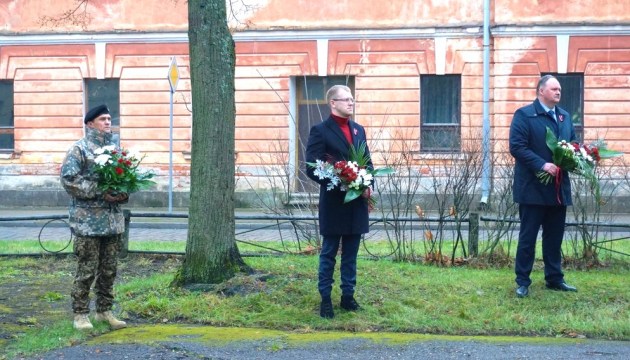 В День Лачплесиса в Даугавпилсе – лишь возложение цветов
