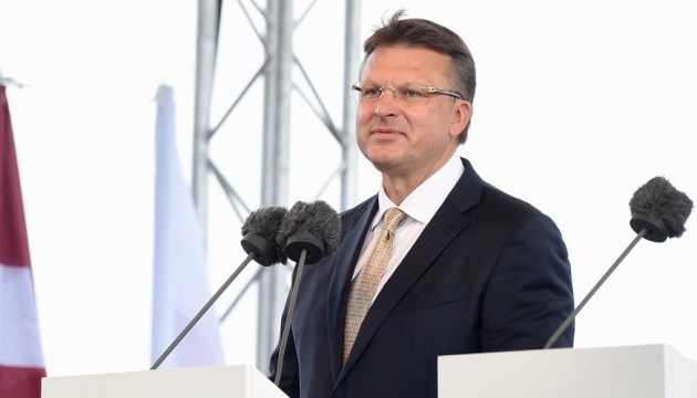 Айнарсу Шлесерсу за нарушение мер эпидемиологической безопасности назначили штраф в 1675 евро