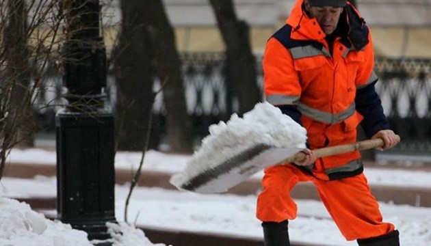 В Риге - дефицит дворников, вакантны 272 ставки