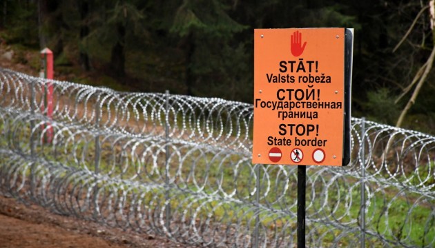 Пограничники пропустили в Латвию из Беларуси 6 мигрантов