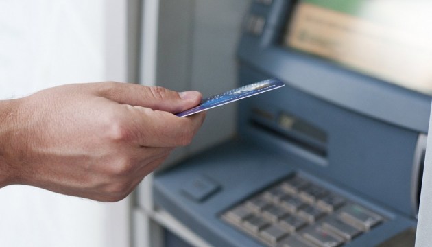 Минэкономики: режим работы банкоматов и пакоматов оставили в ведение торговых центров