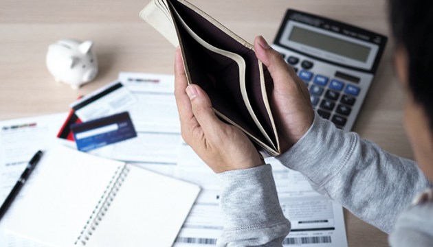 Малообеспеченные жители со следующего года смогут списать долги до 5000 евро