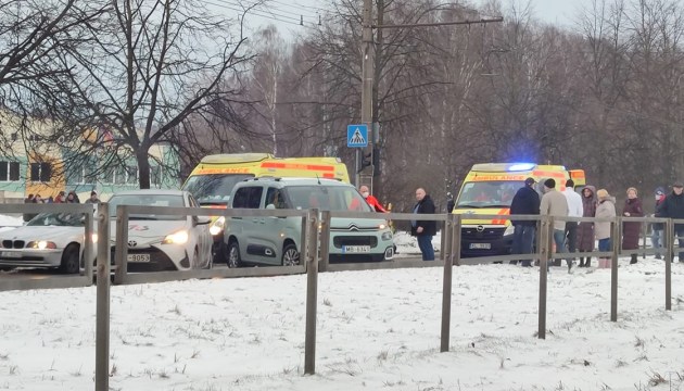 Пьяный водитель в Плявниеках сбил семью на пешеходном переходе и скрылся