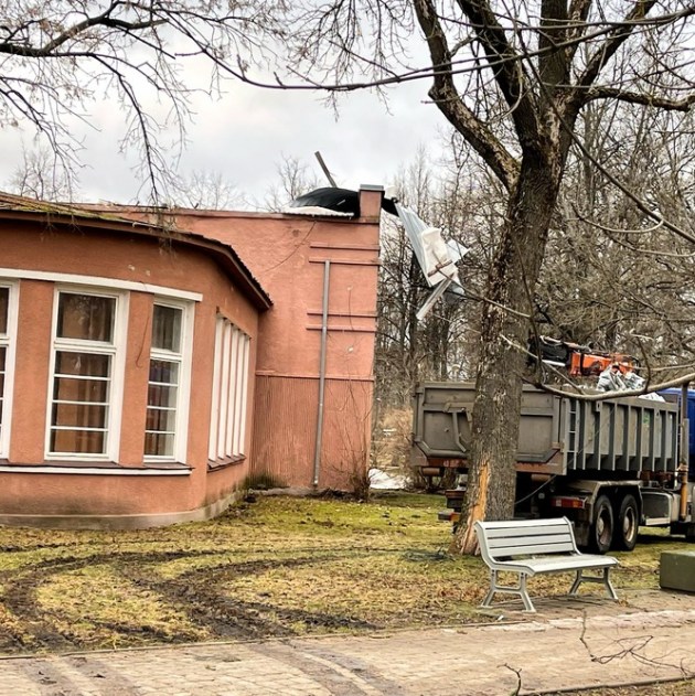 У Шахматного клуба снесло крышу
