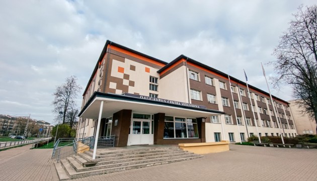 Даугавпилчане продолжают сбор подписей против лишения школ статуса средних