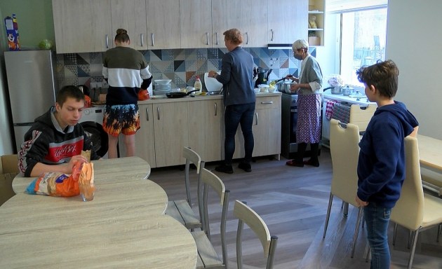 Сами убирают и сами готовят: как живет Семейный дом P&#299;l&#257;dzis