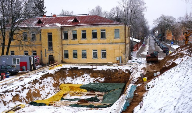 «Солнечная» стройка продолжает – возводят еще одно здание школы Саулес