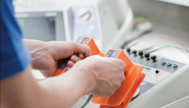 В общественных местах вскоре могут появиться дефибрилляторы